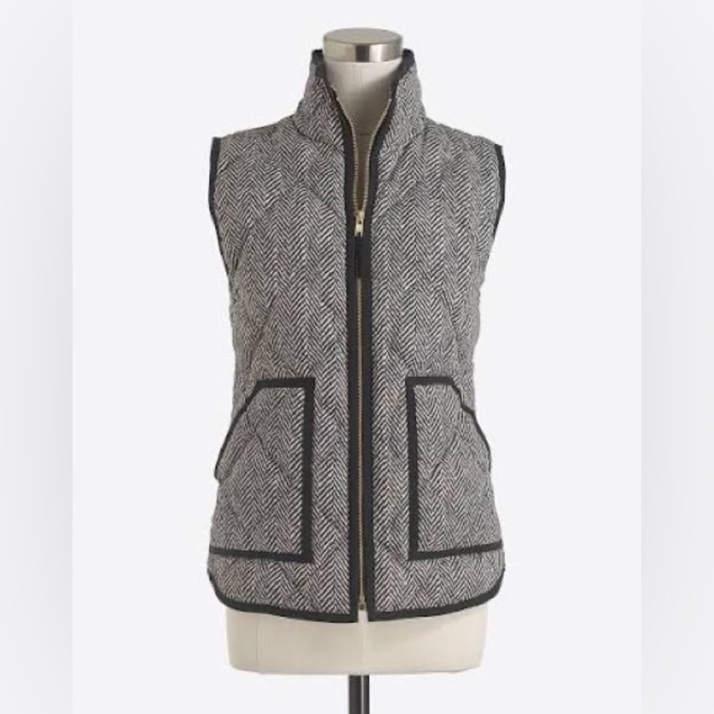J CREW Printed Quilted Puffer Vest in Black Size S (can fit a M as well)